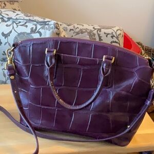 Excellent Brahmin Satchel. Carried very few times looks brand new no scratches